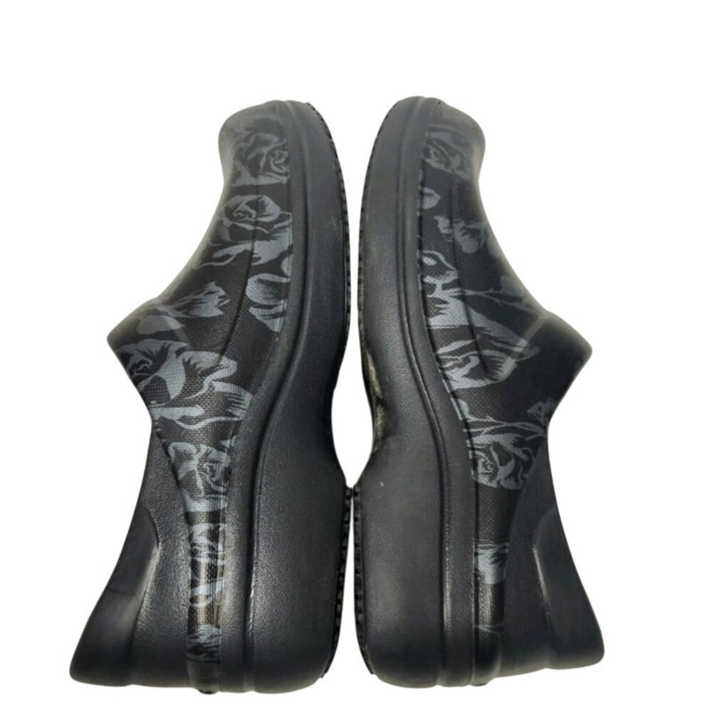 Womens CROCS clogs neria Pro 2 black silver rose pattern comfortable size 7